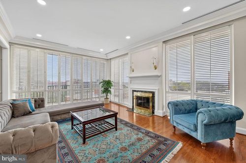 ph3-1300 Army Navy Dr, ARLINGTON, VA, 22202-2054 | Card Image