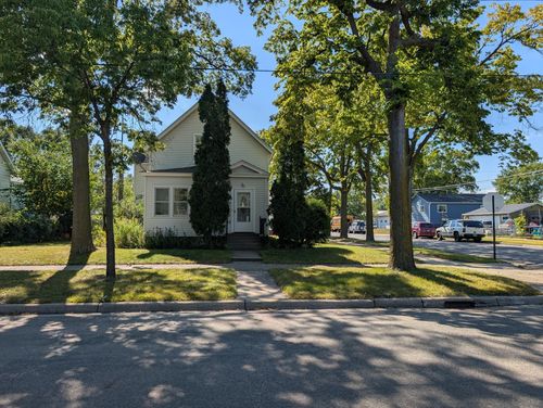 427 16th Ave N, Saint Cloud, MN, 56303-3952 | Card Image