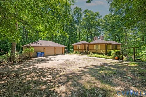 6611 Loamy Ct, Chesterfield, VA, 23838-8711 | Card Image
