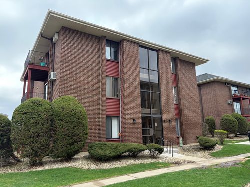 r3-15818 Terrace Dr, Oak Forest, IL, 60452-2879 | Card Image