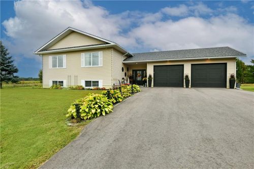 35 Vera Cres, Beachburg, ON, K0J1C0 | Card Image