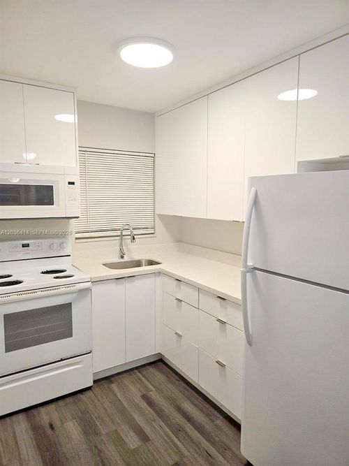 b2-2008 Jackson St, Hollywood, FL, 33020-5059 | Card Image