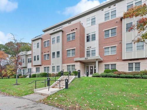 106-321 Hammond Pond Pkwy, Chestnut Hill, MA, 02467-2684 | Card Image