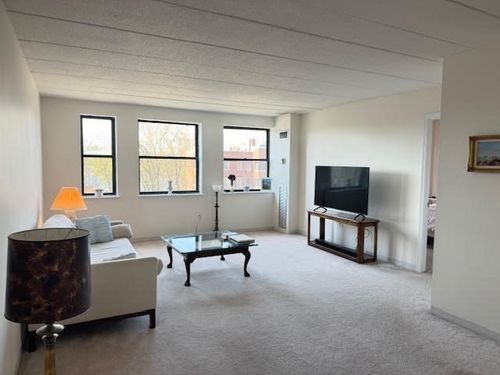 604-1933 Commonwealth Ave, Boston, MA, 02135-5942 | Card Image