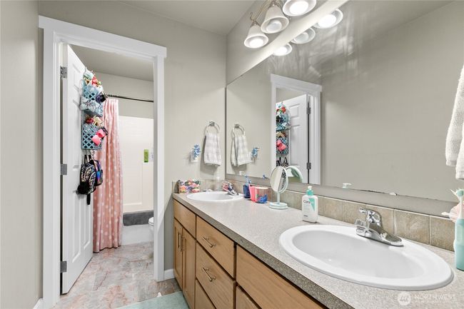 6974 Prism St Se, House other with 5 bedrooms, 3 bathrooms and 2 parking in Lacey WA | Image 19