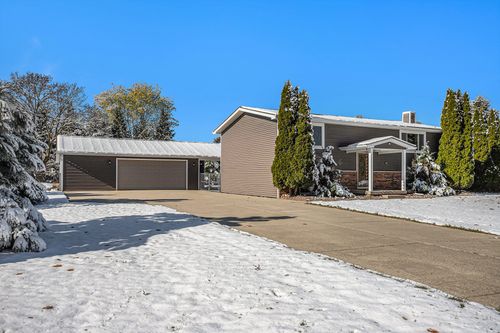 402 Gerald St, Quincy, MI, 49082-9452 | Card Image