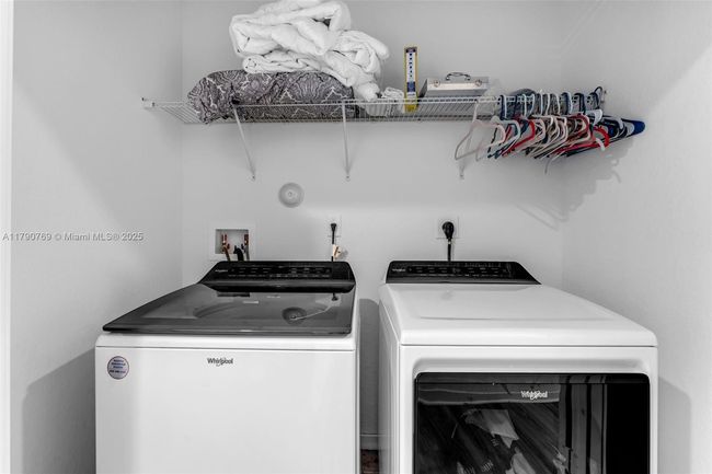 809 Se 16 Th Ct, Townhouse with 3 bedrooms, 3 bathrooms and null parking in Homestead FL | Image 22