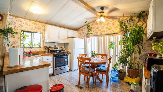 Kitchen/Dining Room | Image 5
