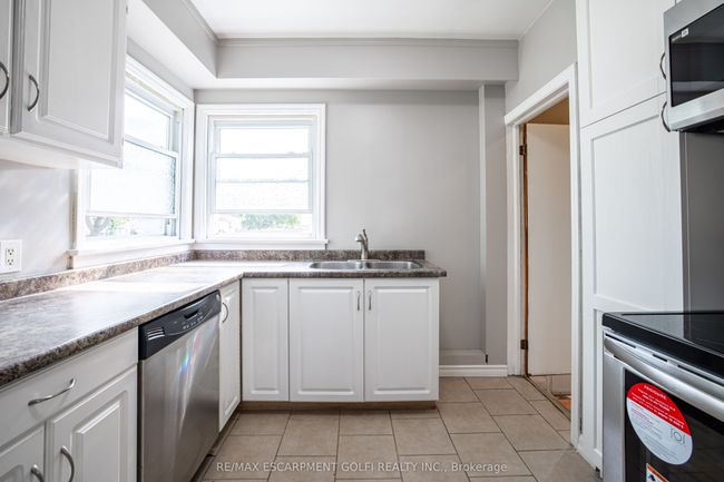 18 Grove Ave, House other with 6 bedrooms, 2 bathrooms and 4 parking in Saint Catharines ON | Image 10