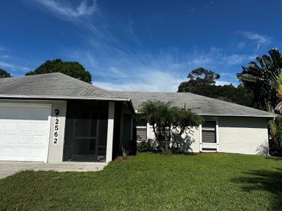 2562 Sw Kenilworth Street, House other with 3 bedrooms, 2 bathrooms and null parking in Port St Lucie FL | Image 1