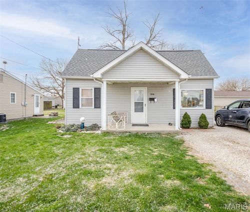 104 Hazel St, Jerseyville, IL, 62052-2347 | Card Image