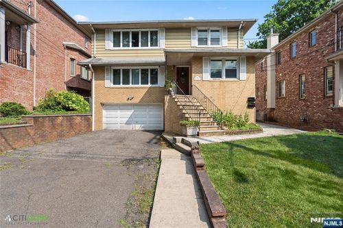 312 6th St, Palisades Park, NJ, 07650-2223 | Card Image