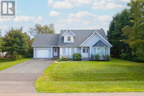 25 England Cir, Charlottetown, PE, C1E1W6 | Card Image
