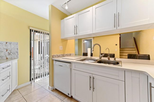 3864 Victoria Dr, Condo with 2 bedrooms, 3 bathrooms and null parking in West Palm Beach FL | Image 4