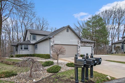 2354 Golden Pond, Fenton Charter Township, MI, 48430 | Card Image