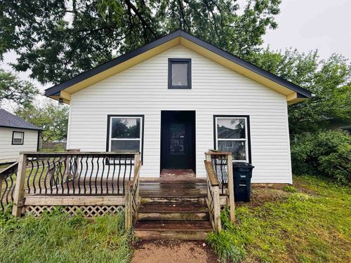 327 Residence St, El Dorado, KS, 67042-1549 | Card Image