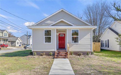 2001 Peach St, Portsmouth, VA, 23704-5634 | Card Image