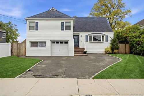 181 Branch Ave, Freeport, NY, 11520-6007 | Card Image