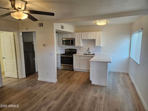 8a-1330 E Highland Avenue, Phoenix, AZ, 85014 | Card Image