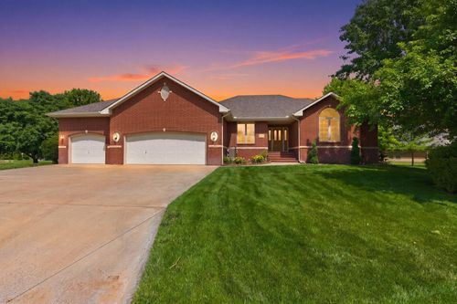 432 N Washington St, Cheney, KS, 67025-8863 | Card Image