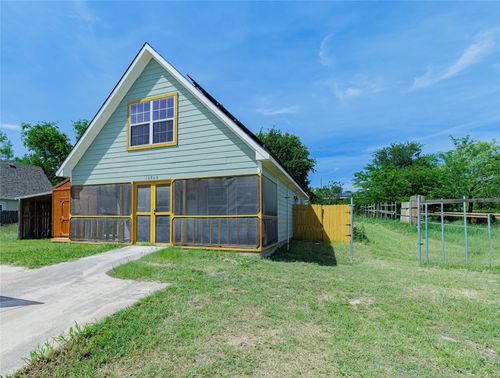 10906 Shady Oaks Dr, Runaway Bay, TX, 76426-8424 | Card Image