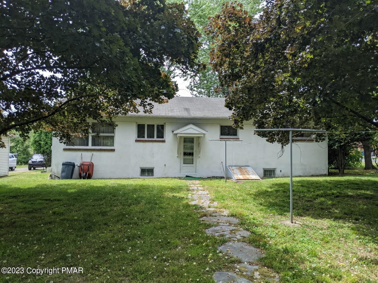 Rodenbach Ln, Brodheadsville, PA 18322