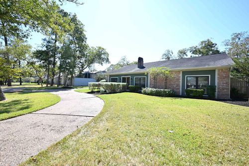 8 Earlham Dr, Friendswood, TX, 77546-4011 | Card Image