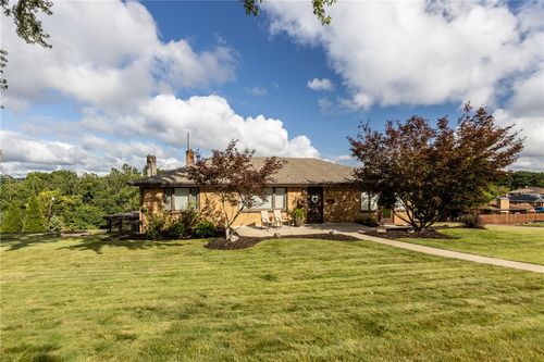 28 Lorraine Dr, Carnegie, PA, 15106-3204 | Card Image