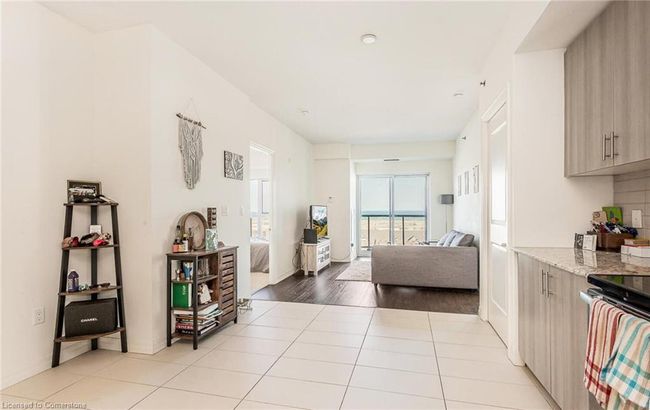 511 - 560 N Service Rd, House attached with 2 bedrooms, 2 bathrooms and 1 parking in Grimsby ON | Image 8