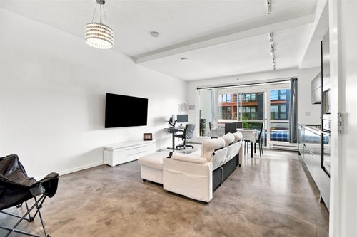 209-133 E 8th Ave, Vancouver, BC, V5T1R8 | Card Image