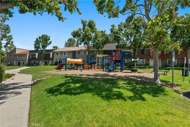 22524 Paseo Terraza, Townhouse with 2 bedrooms, 2 bathrooms and 2 parking in Santa Clarita CA | Image 23