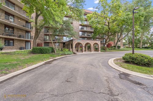 unit-114-111 S Baybrook Dr, Palatine, IL, 60074-6451 | Card Image