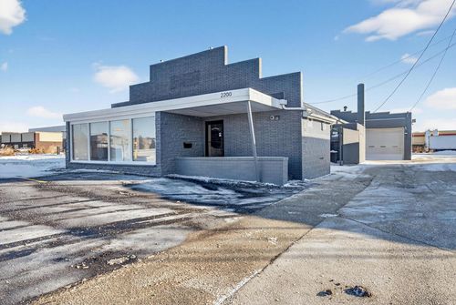 2200 Miller Park Way, West Milwaukee, WI, 53219-1642 | Card Image