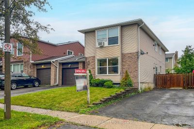 27 Hillbrook Cres, Condo with 3 bedrooms, 2 bathrooms and 2 parking in Kitchener ON | Image 2