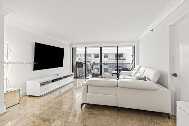 1904 - 5757 Collins Ave, Condo with 2 bedrooms, 2 bathrooms and null parking in Miami Beach FL | Image 28