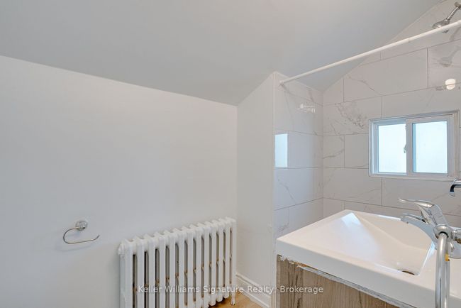 43 Centre St, Home with 5 bedrooms, 3 bathrooms and 2 parking in St. Catharines ON | Image 8