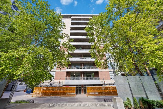 209 - 23 Brant St, Condo with 2 bedrooms, 1 bathrooms and 1 parking in Toronto ON | Image 5
