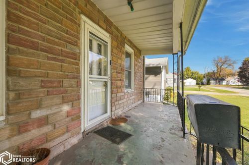 1727 Page St, Burlington, IA, 52601-3261 | Card Image