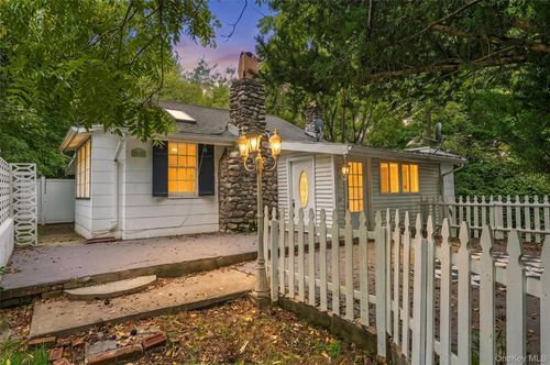 4 Hillside Trl, Monroe, NY, 10950-6627 | Card Image