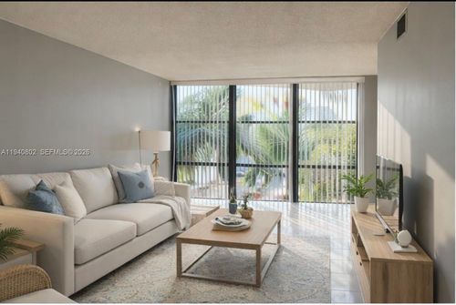 apt-303-800 Parkview Dr, Hallandale Beach, FL, 33009-2924 | Card Image