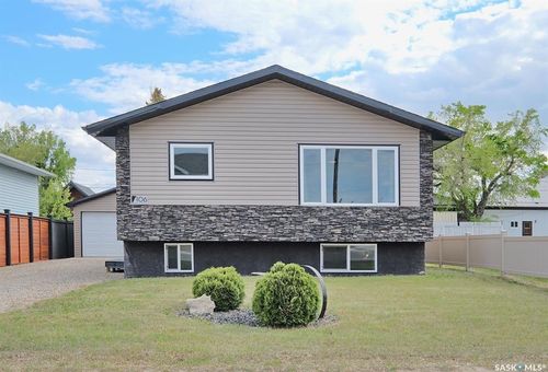 106 8th Ave W, Biggar, SK, S0K0M0 | Card Image