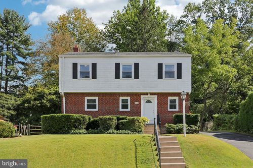 910 Glenroy Rd, PHILADELPHIA, PA, 19128-1215 | Card Image