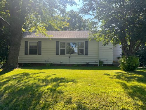 208 Center St S, Lake Benton, MN, 56149-1501 | Card Image