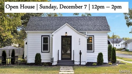 202 E Olive St, Staunton, IL, 62088-1429 | Card Image