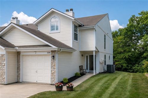 1219 Nw Hidden Ridge Cir, Blue Springs, MO, 64015-2716 | Card Image