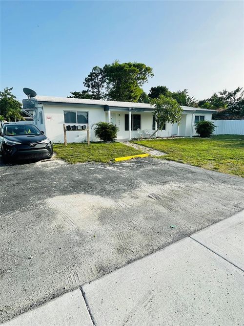 2-684 Ne 37th St, Oakland Park, FL, 33334 | Card Image