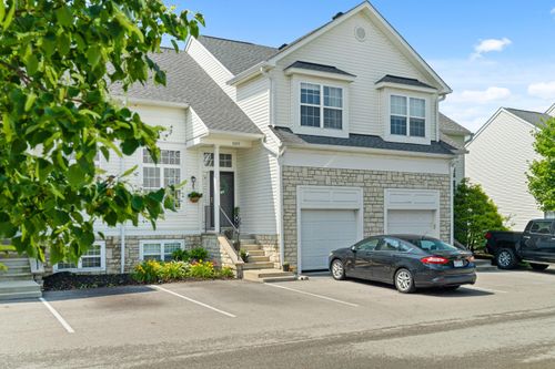 8253 Deering Oaks Dr, Blacklick, OH, 43004-8451 | Card Image