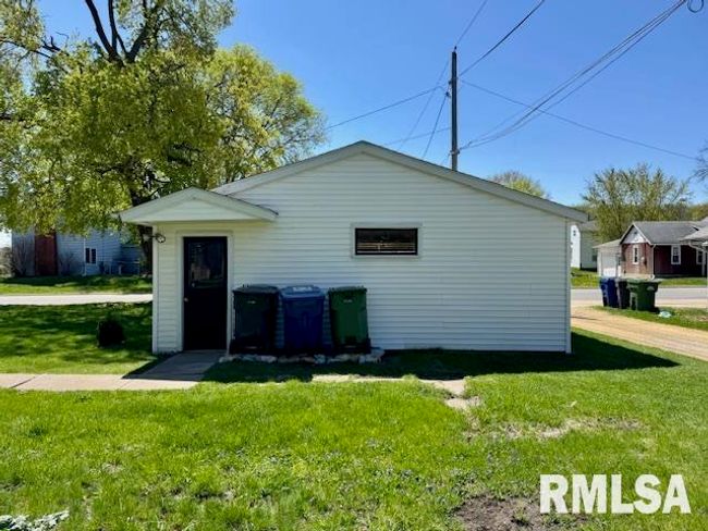 2334 N 6 Th St, House other with 3 bedrooms, 2 bathrooms and null parking in Clinton IA | Image 39