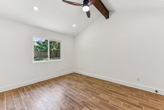 Wake up to peace and privacy in this luxurious, light-filled space. | Image 16