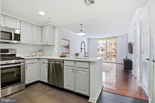 apt-607e-3830 9th St N, ARLINGTON, VA, 22203-5830 | Card Image